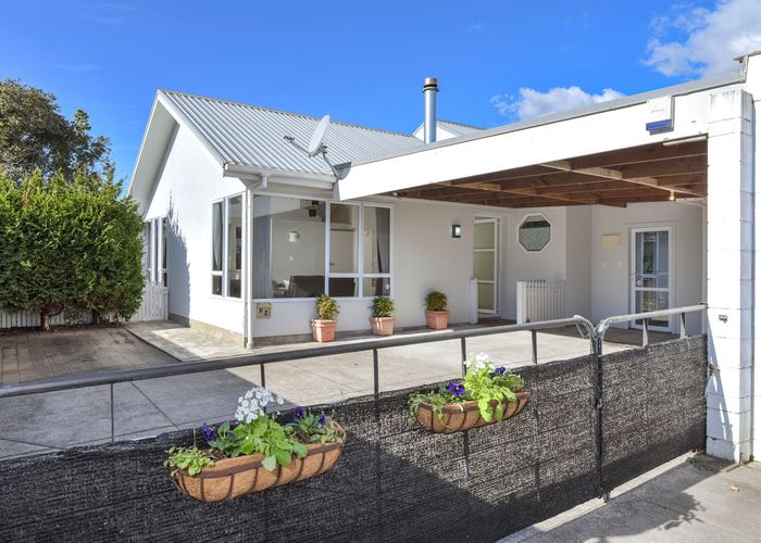  at 2/127 Swanson Road, Henderson, Auckland