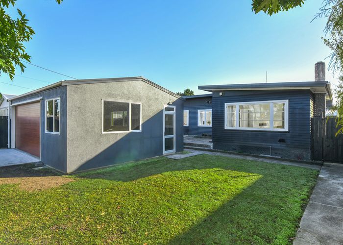  at 11 Keeling Road, Henderson, Auckland