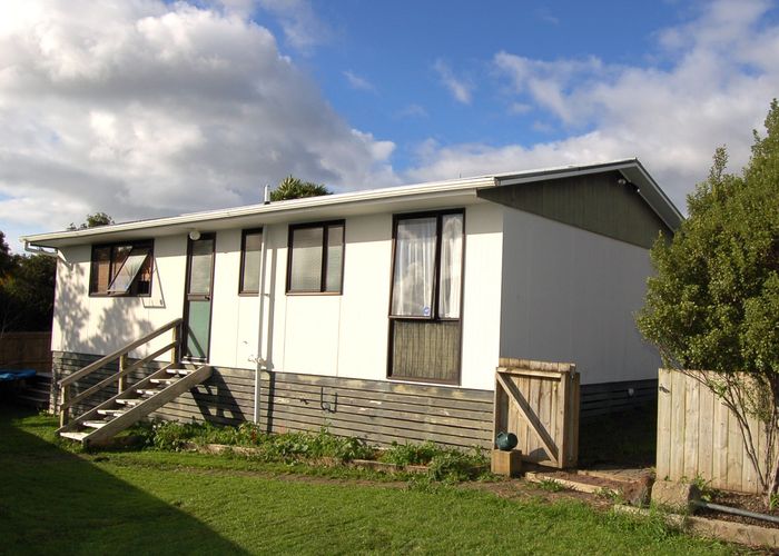  at 2/11 Kahikatea Place, Ranui, Auckland
