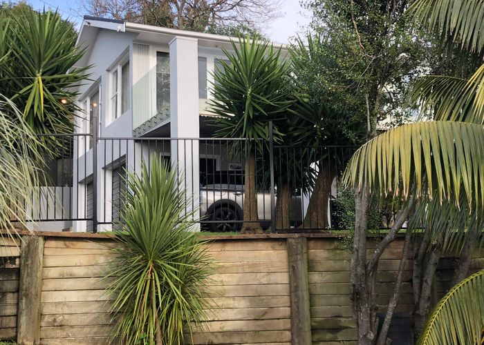  at 2 Alfred Street, Northcote Point, Auckland