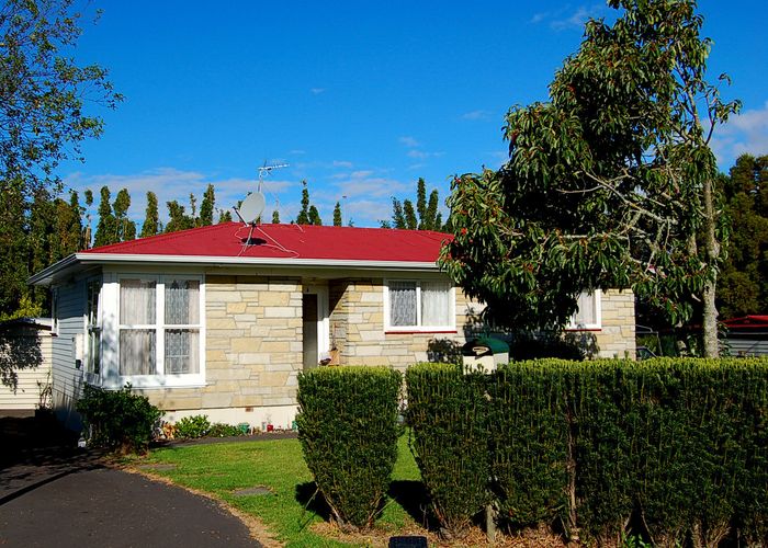  at 4 Normandy Place, Henderson, Auckland