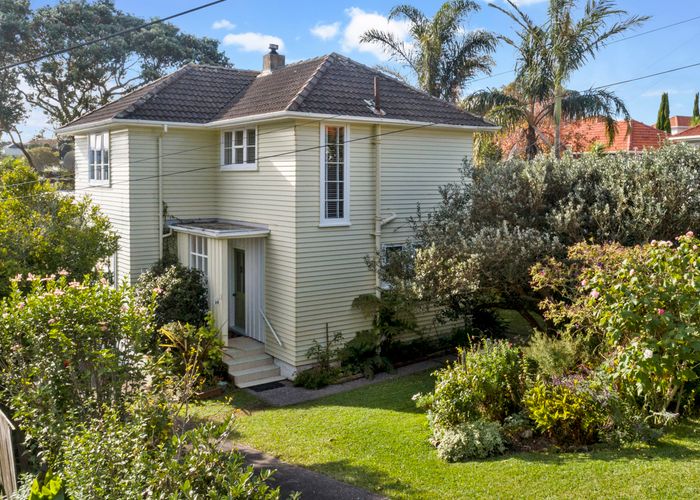  at 25 Fraser Road, Narrow Neck, Auckland