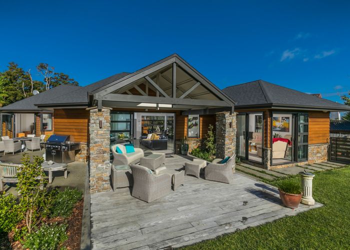  at 6 Traffic Road, Greenhithe, Auckland