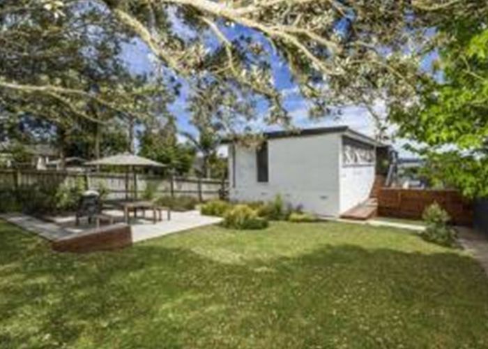  at 2/41 Braemar Road, Rothesay Bay, Auckland