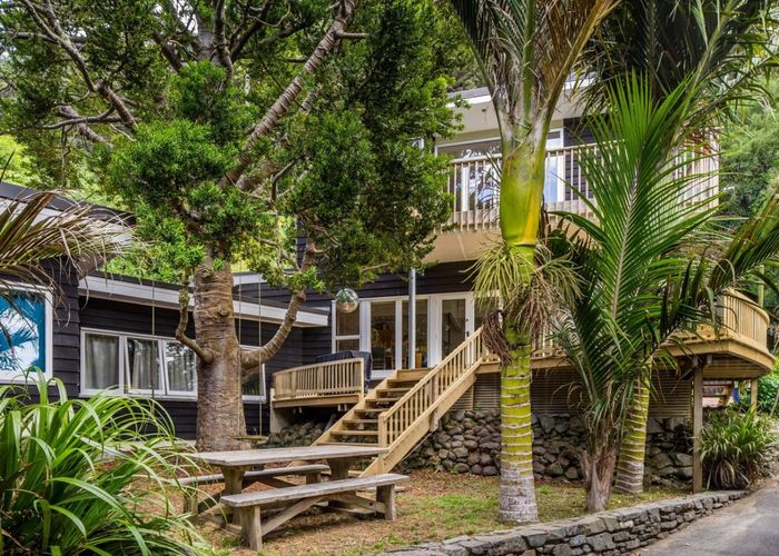  at 4 Huia Road, Days Bay, Lower Hutt
