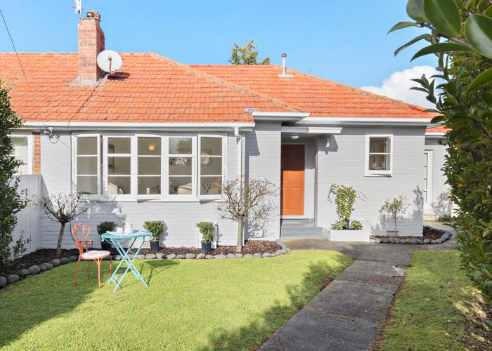  at 46 Waiohua Road, Greenlane, Auckland