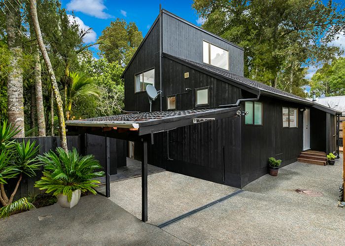  at 2/7 Wyvern Place, Glenfield, Auckland