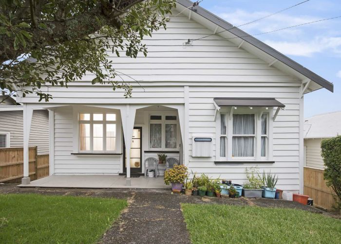  at 4 Wairiki Road, Mount Eden, Auckland