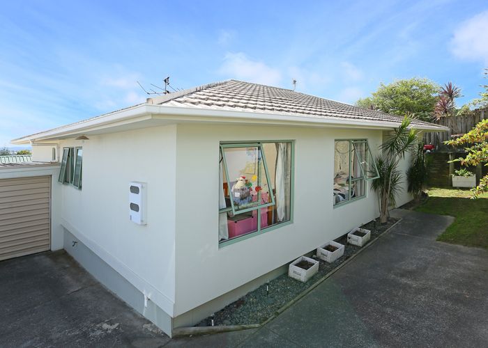  at 2/43 Sungrove Rise, Sunnyvale, Auckland