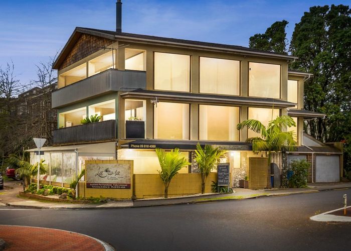  at 2/16 Captain Scott Road, Glen Eden, Auckland