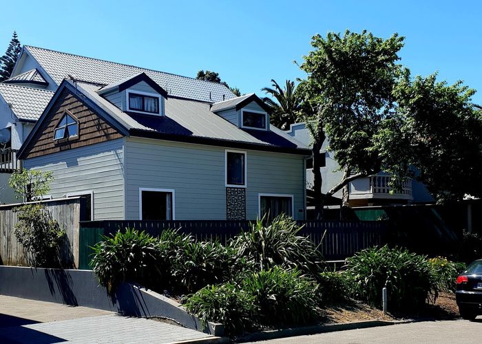  at 12 Pascoe Avenue, Paremata, Porirua