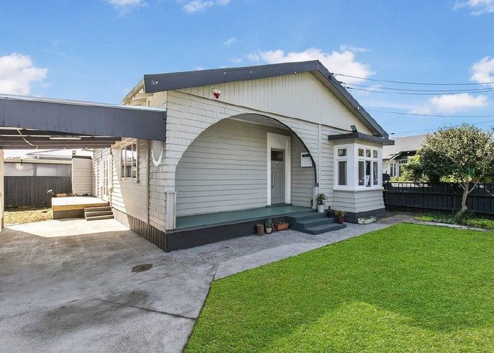  at 1/4 Rosella Road, Mangere East, Auckland
