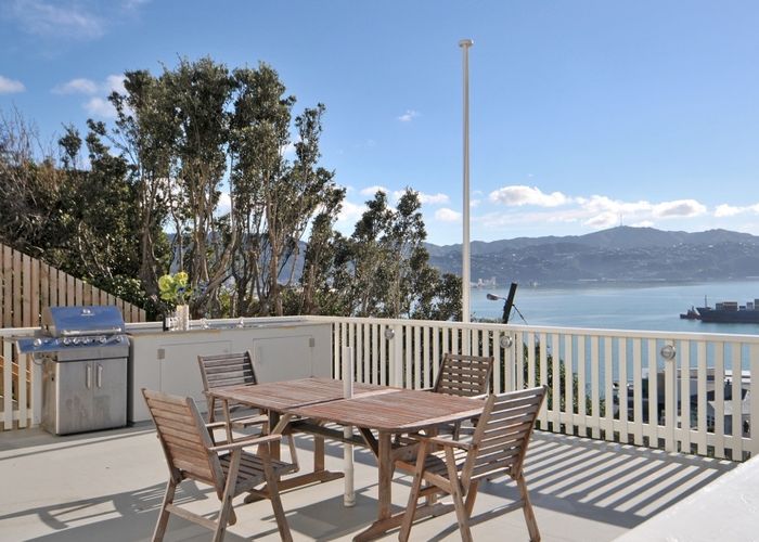  at 10 The Crescent, Roseneath, Wellington