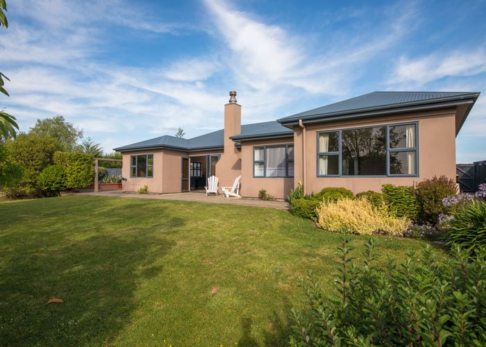 Free property data for 8 Almond Grove, Feilding homes.co.nz