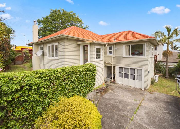 at 2/150 East Coast Road, Forrest Hill, Auckland