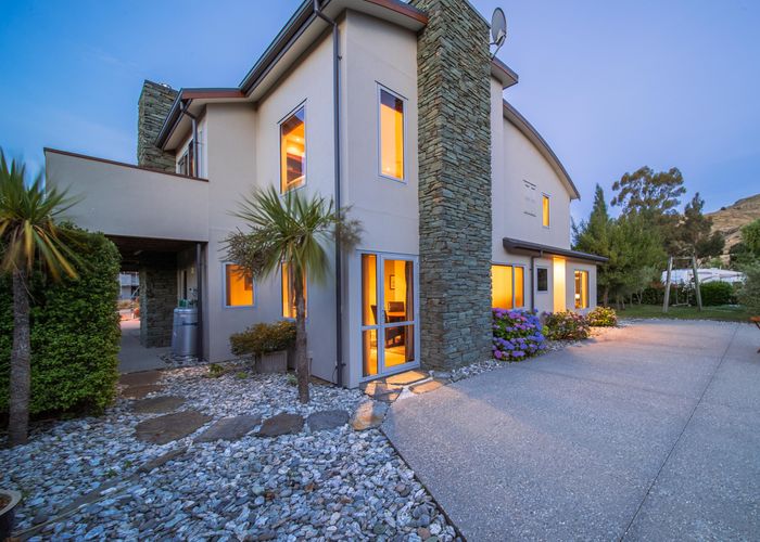  at 14 Milward Place, Kelvin Heights, Queenstown