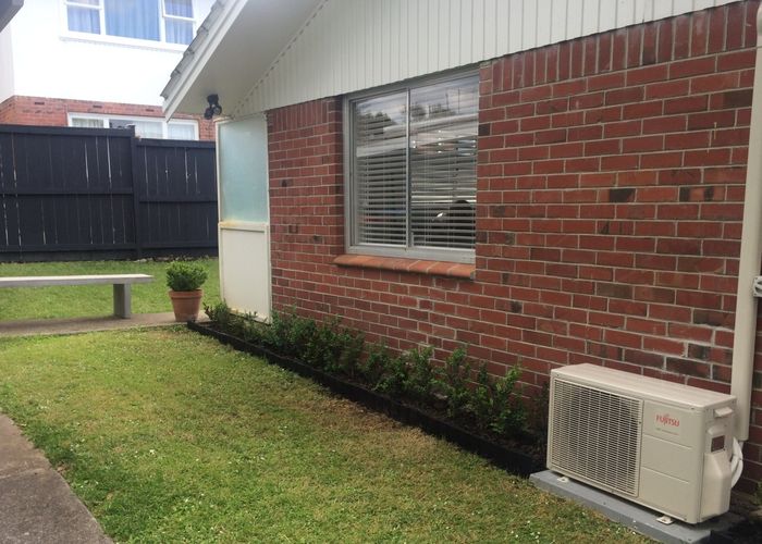  at 2/21 Gowing Drive, Meadowbank, Auckland
