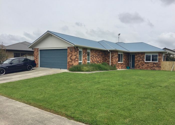  at 7 Landmark Court, Huntington, Hamilton