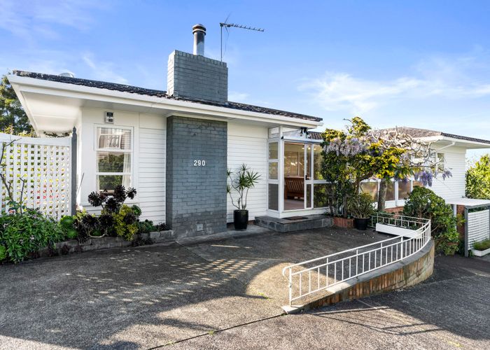  at 290 East Coast Road, Forrest Hill, Auckland