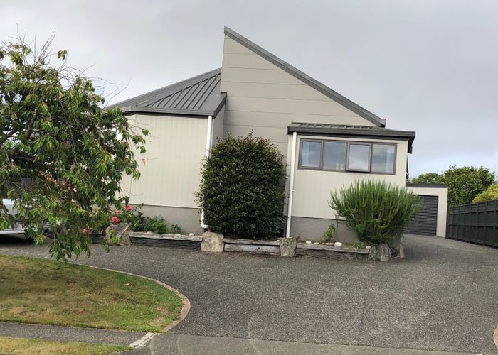  at 40 Farnham Drive, Richmond, Richmond