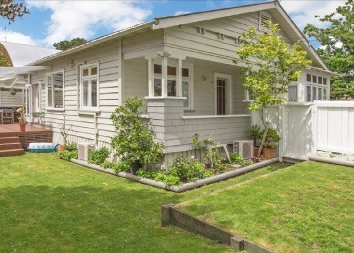  at 7 Walmer Road, Point Chevalier, Auckland