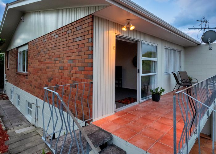  at 1/10 Cradock Street, Avondale, Auckland