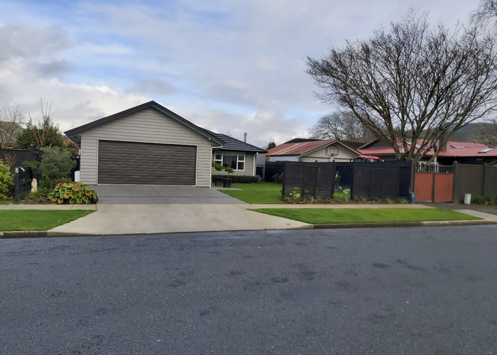  at 4 Palmer Crescent, Silverstream, Upper Hutt