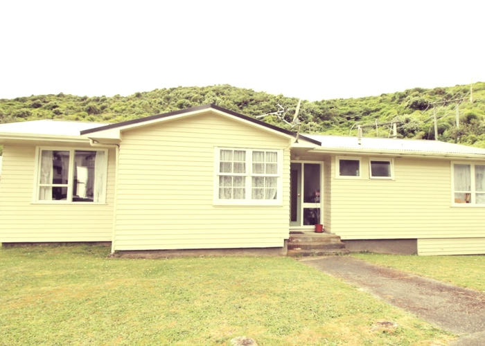  at 15 Carnavon Place, Cannons Creek, Porirua