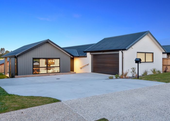  at 27 Tamihana Avenue, Pyes Pa, Tauranga