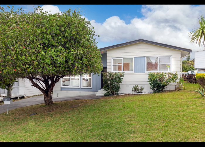  at 15 Camrose Place, Glenfield, Auckland