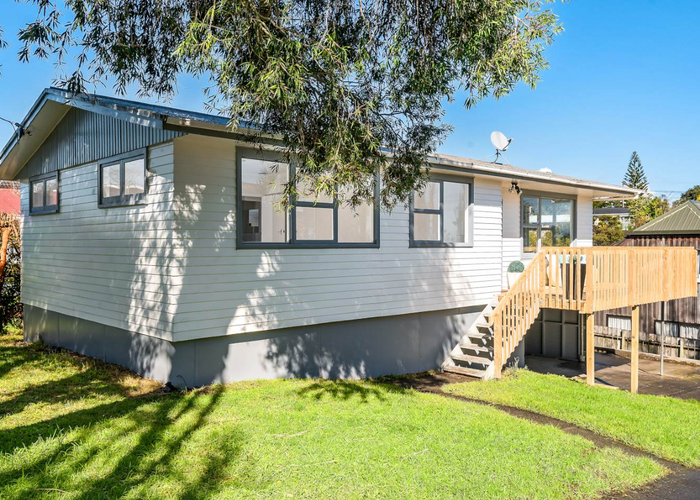  at 1/25 Drome View Place, Beach Haven, Auckland