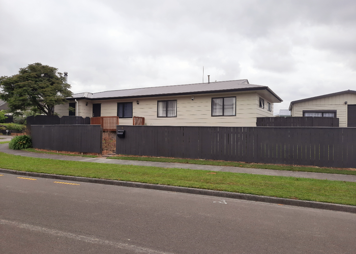  at 6 Dahlstrom Grove, Kelvin Grove, Palmerston North