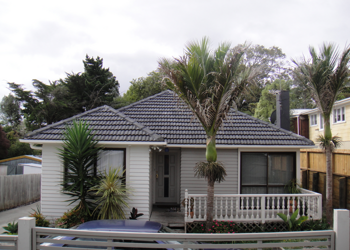  at 27 Peach Road, Glenfield, Auckland