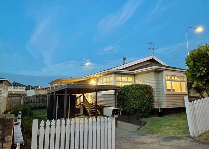  at 2/16 Wallace Road, Mangere Bridge, Auckland