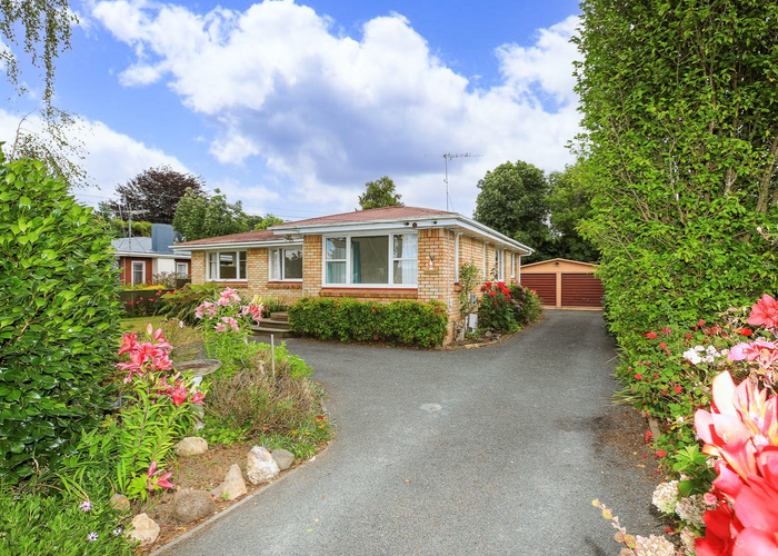 Free property data for 42 Coleridge Drive, Enderley, Hamilton homes.co.nz
