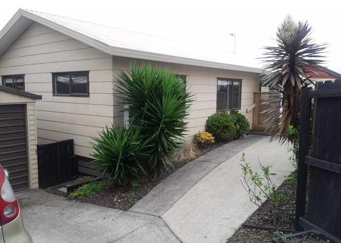 at 2/10 Kirklow Place, Goodwood Heights, Auckland