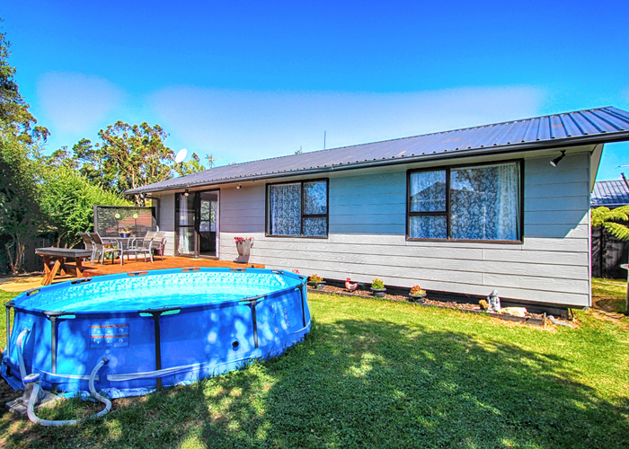  at 2/162 Universal Drive, Henderson, Auckland
