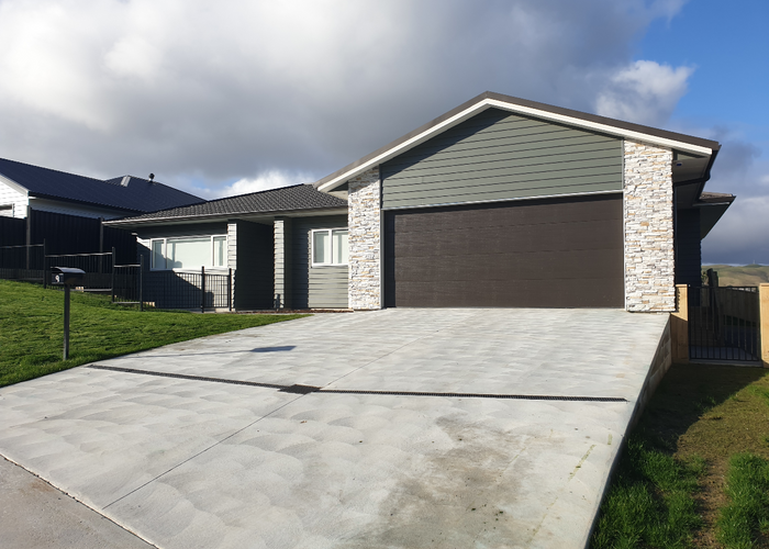  at 9 Opaoa Way, Aotea, Porirua