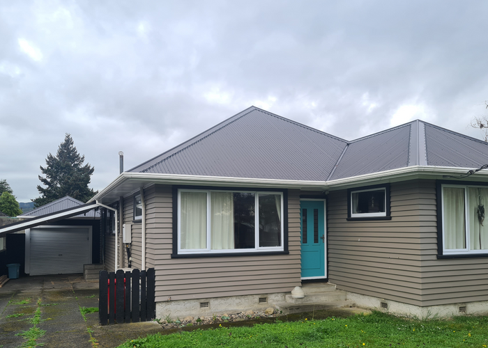 at 9 Poplar Grove, Ebdentown, Upper Hutt