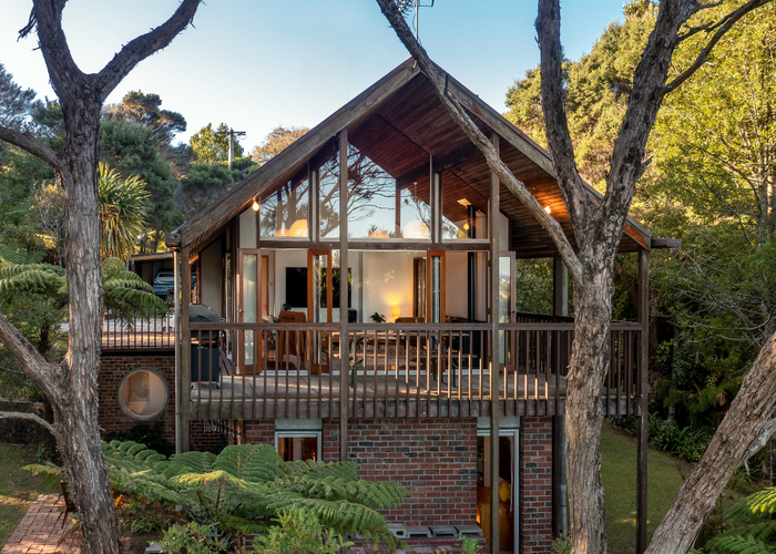  at 16 Wilding Avenue, Northcote Point, Auckland