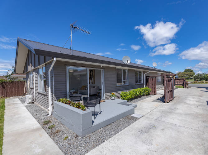  at 2/90 Queenspark Drive, Parklands, Christchurch