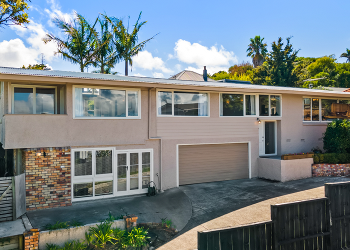  at 1/529 Beach Road, Murrays Bay, Auckland