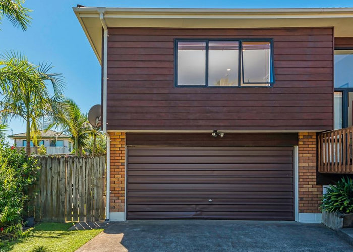  at 2/1 Bass Street, West Harbour, Auckland