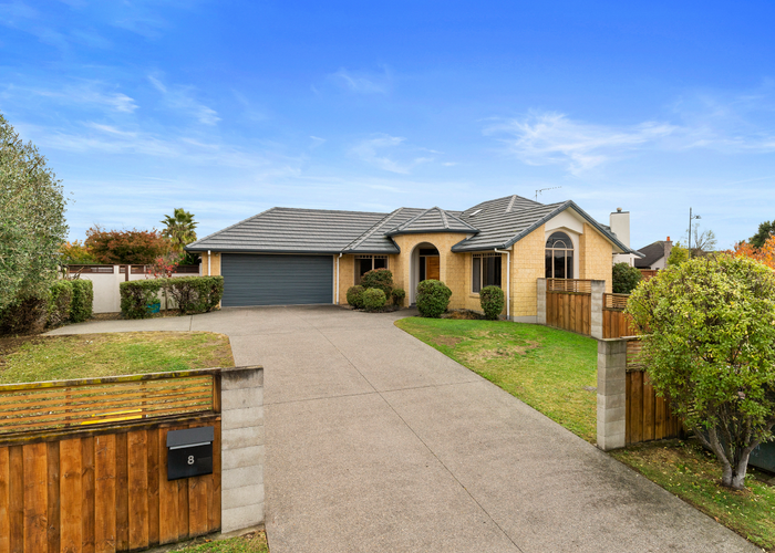  at 8 St James Drive, Huntington, Hamilton