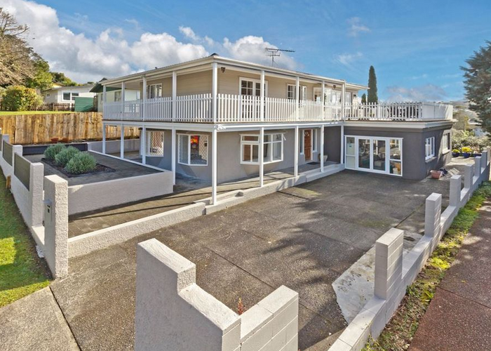 Free property data for 10 Beaudine Avenue, Glenfield, Auckland homes.co.nz