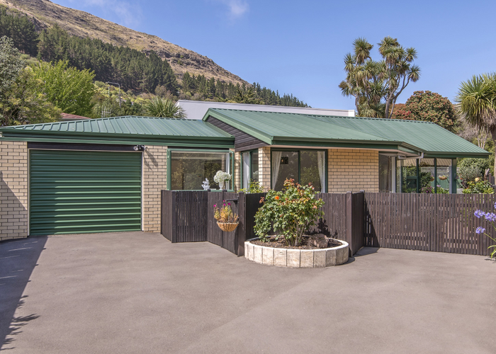  at 2/6 Evans Pass Road, Sumner, Christchurch