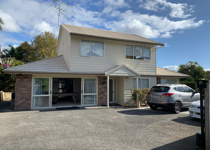  at 2/16 Woodview Rise, Botany Downs, Auckland