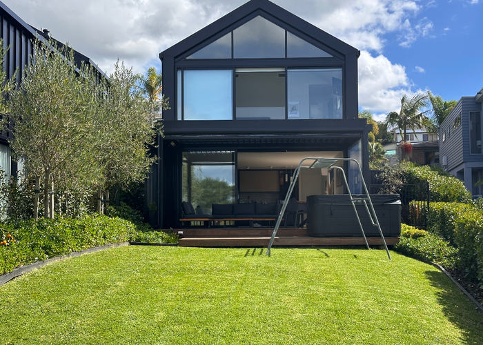 Free property data for 31 Oakpark Place, West Harbour, Auckland homes