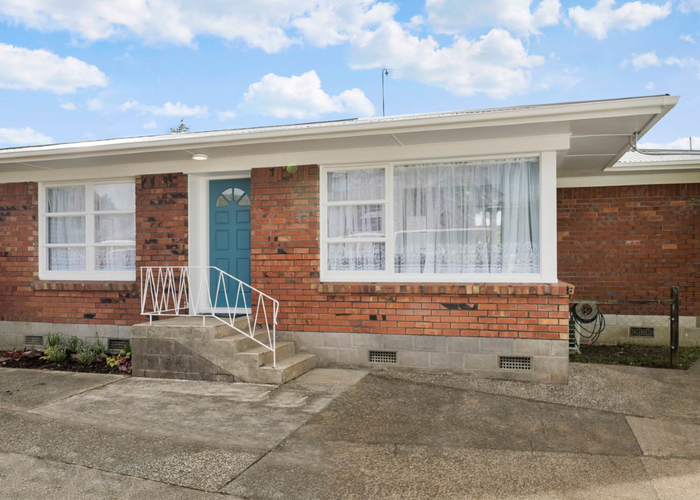  at 24 Evelyn Place, Hillcrest, Auckland