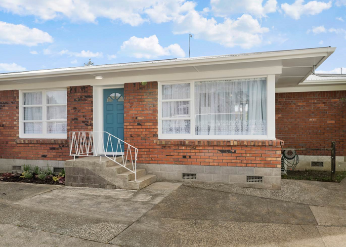  at 2/24 Evelyn Place, Hillcrest, Auckland
